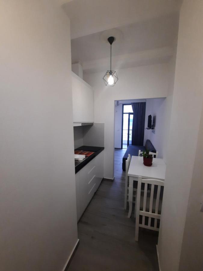 Nora'S Guesthouse Sarandë エクステリア 写真