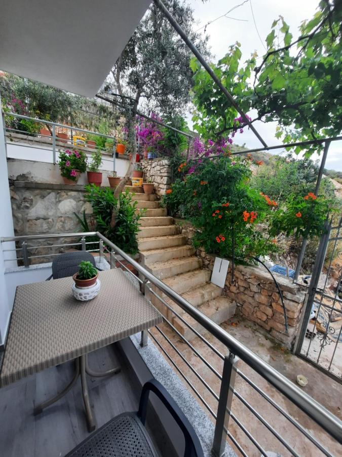 Nora'S Guesthouse Sarandë エクステリア 写真