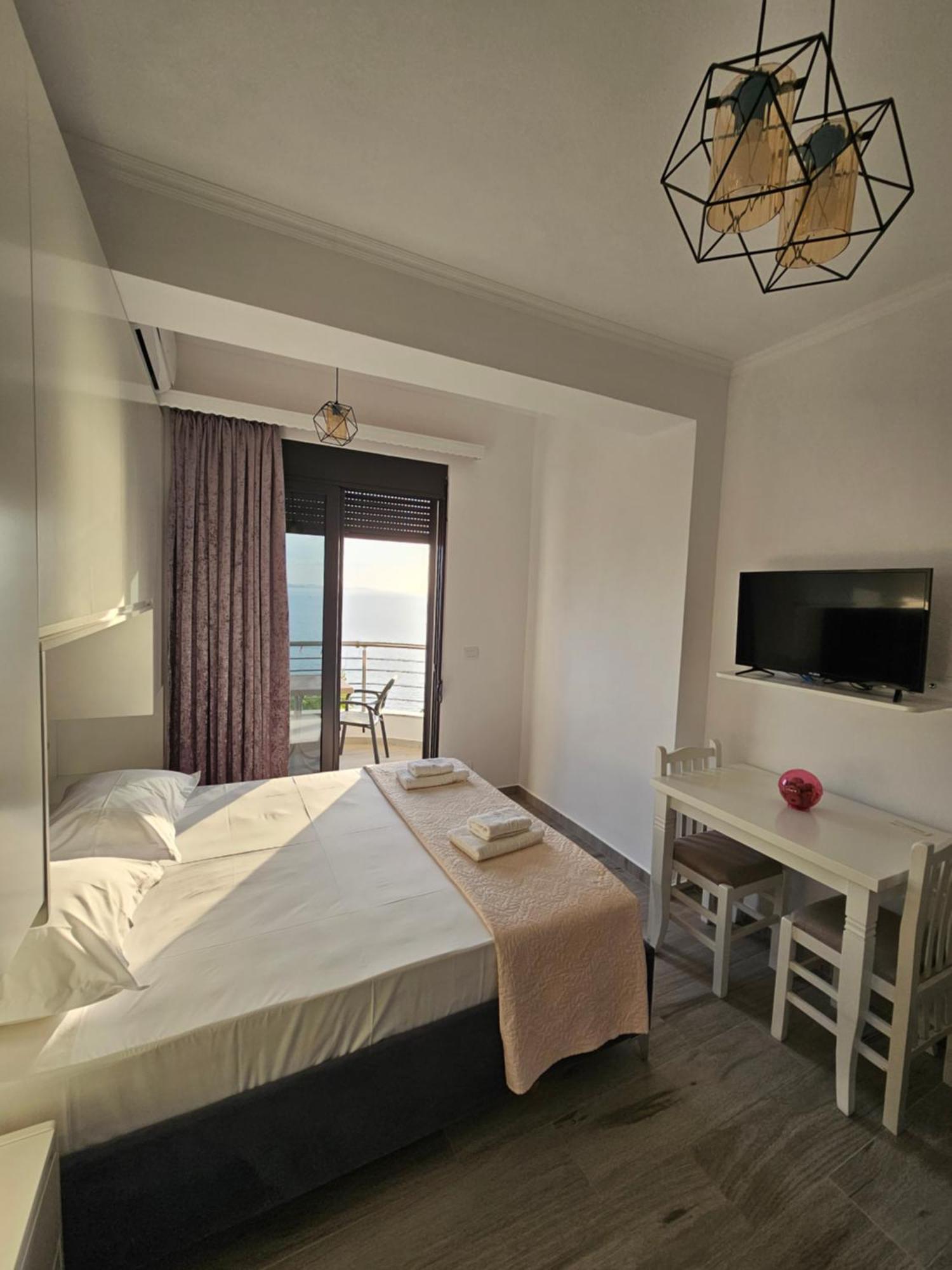 Nora'S Guesthouse Sarandë エクステリア 写真