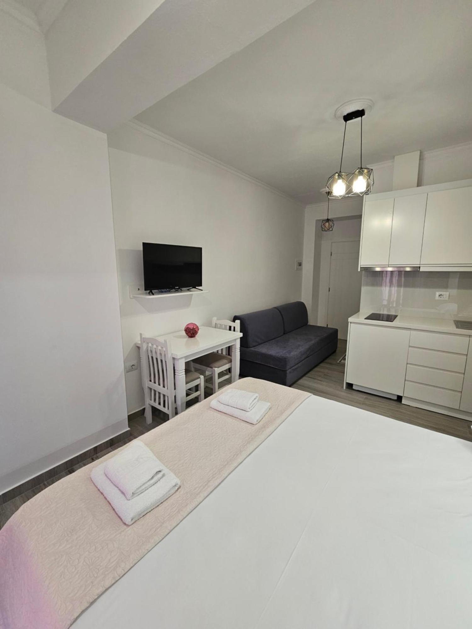 Nora'S Guesthouse Sarandë エクステリア 写真
