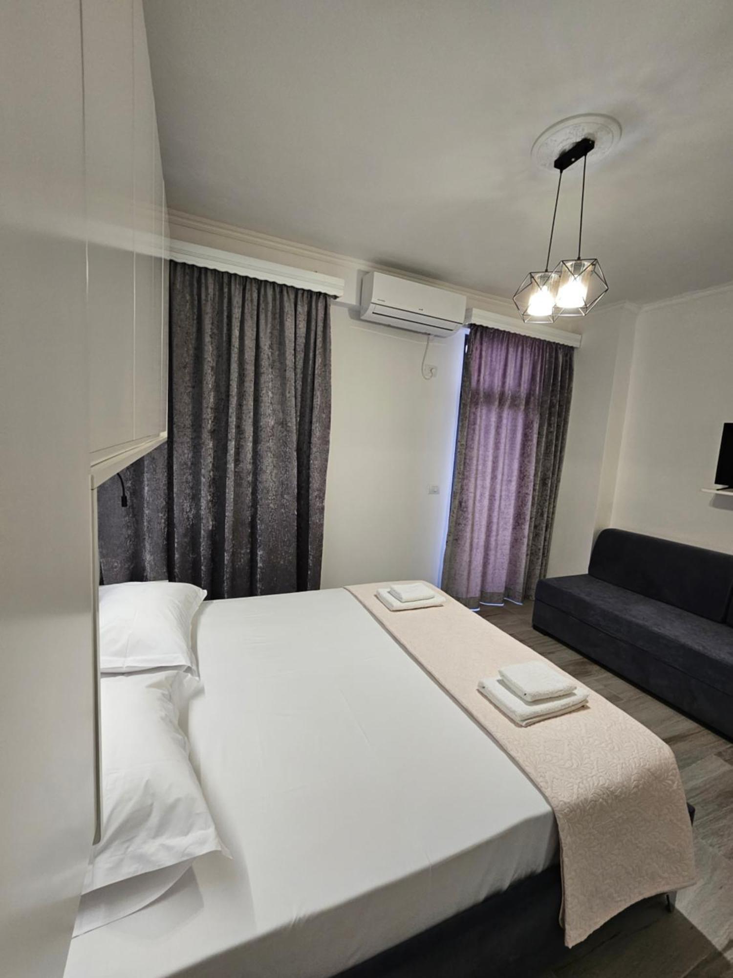 Nora'S Guesthouse Sarandë エクステリア 写真