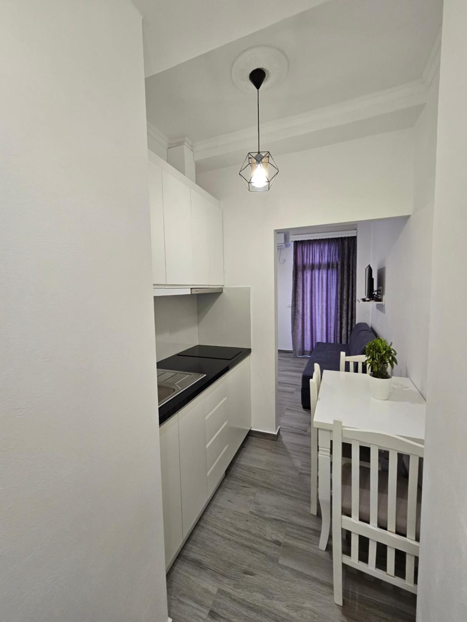 Nora'S Guesthouse Sarandë エクステリア 写真