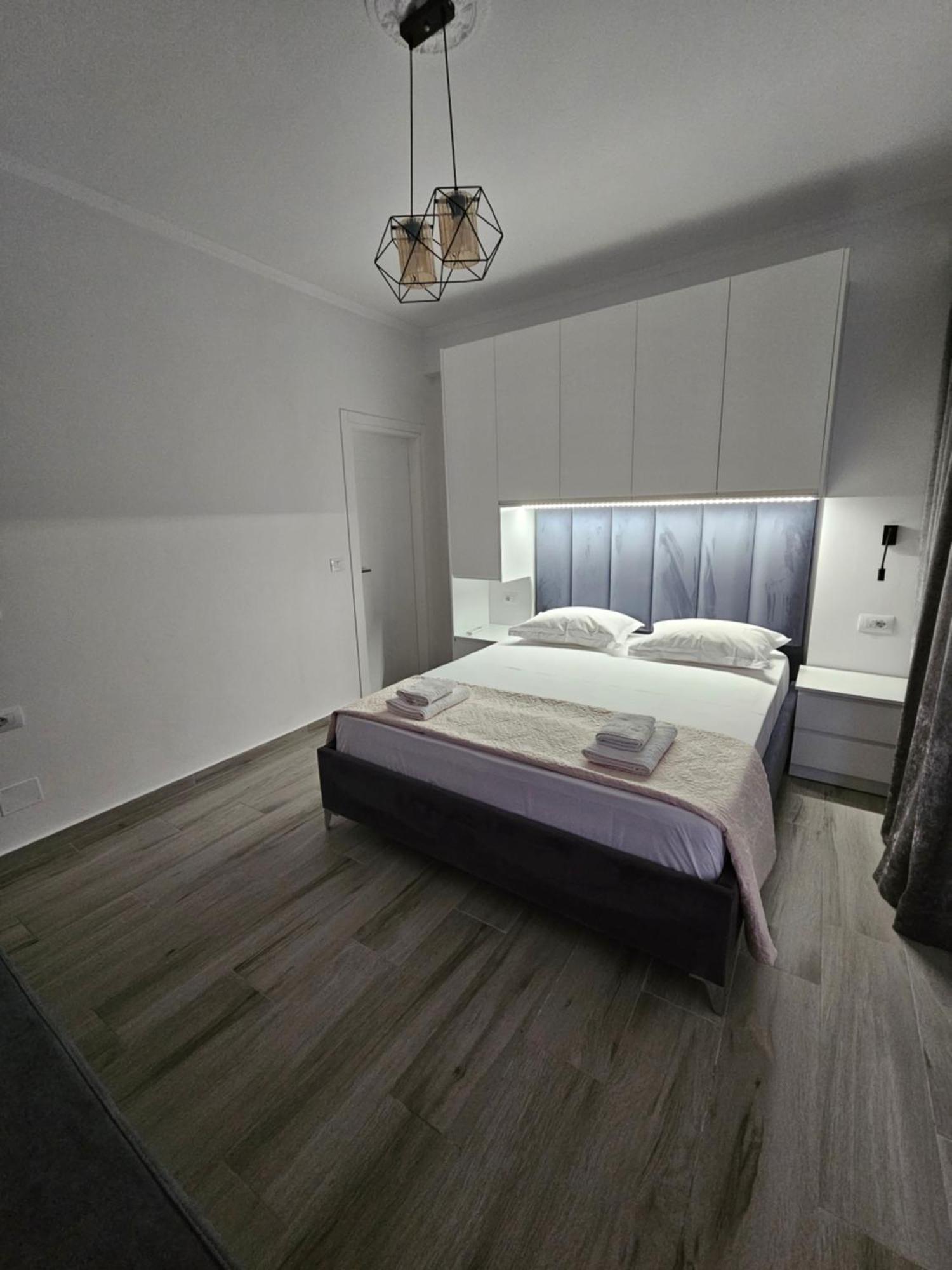 Nora'S Guesthouse Sarandë エクステリア 写真