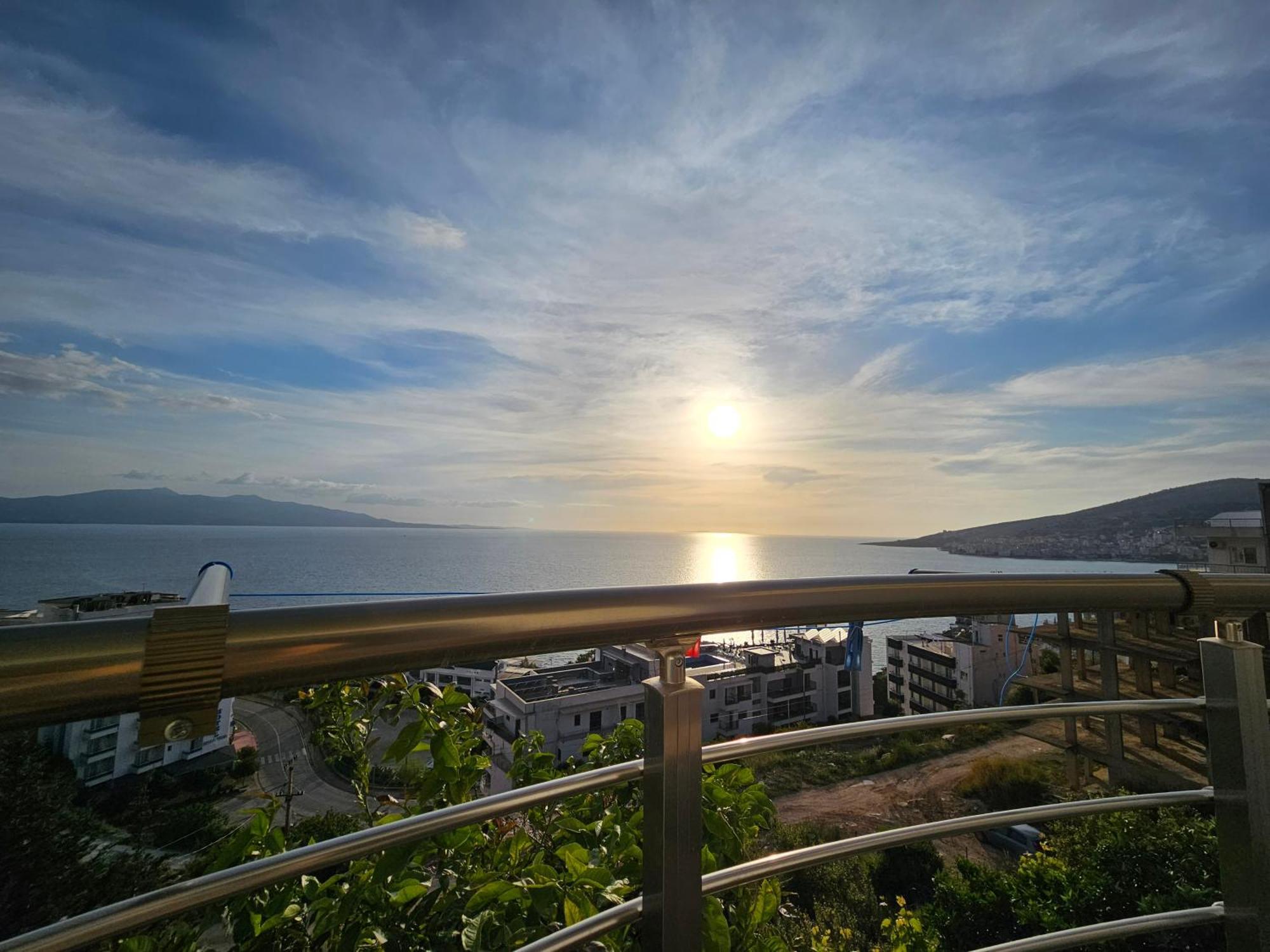 Nora'S Guesthouse Sarandë エクステリア 写真