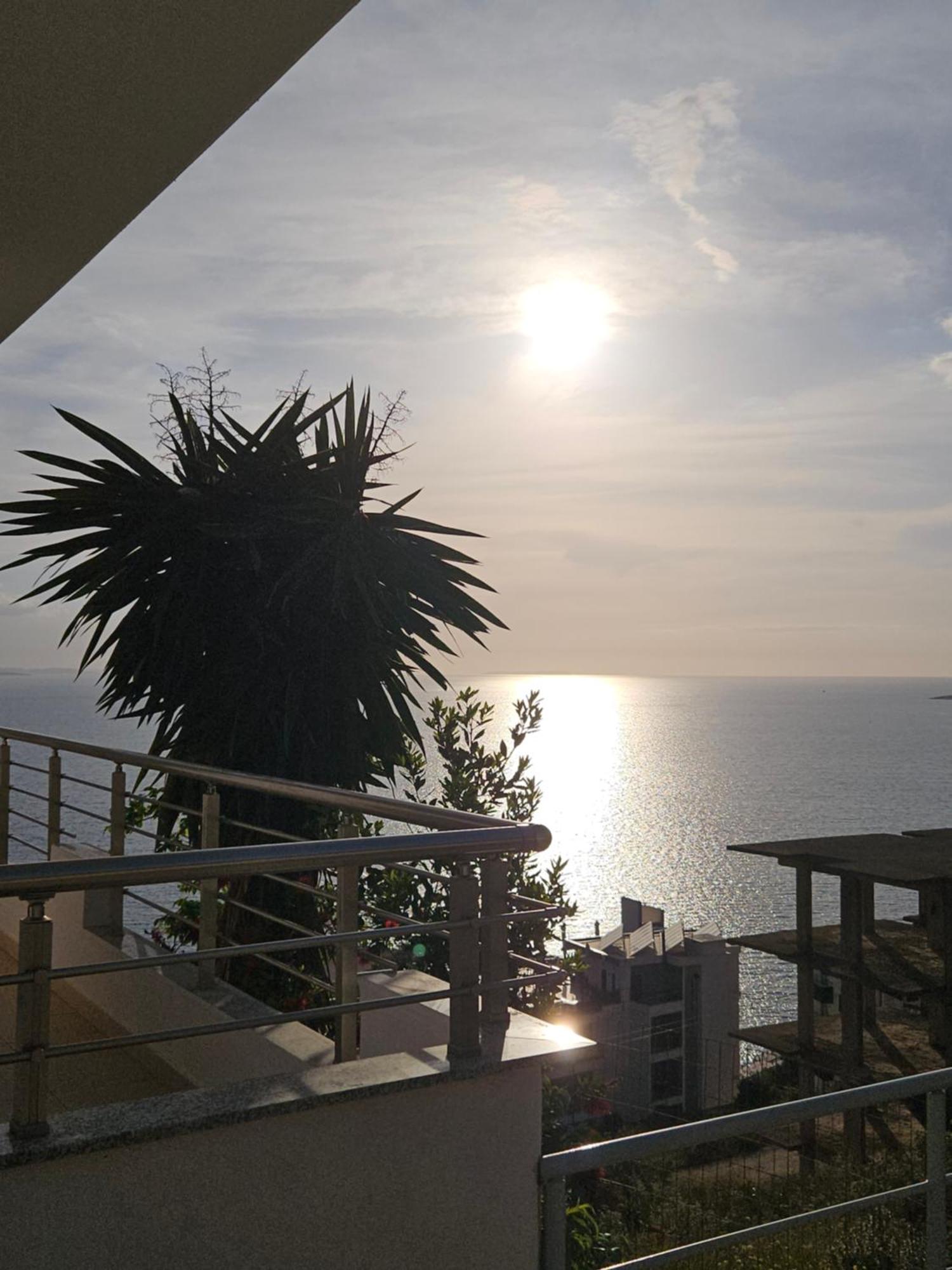 Nora'S Guesthouse Sarandë エクステリア 写真