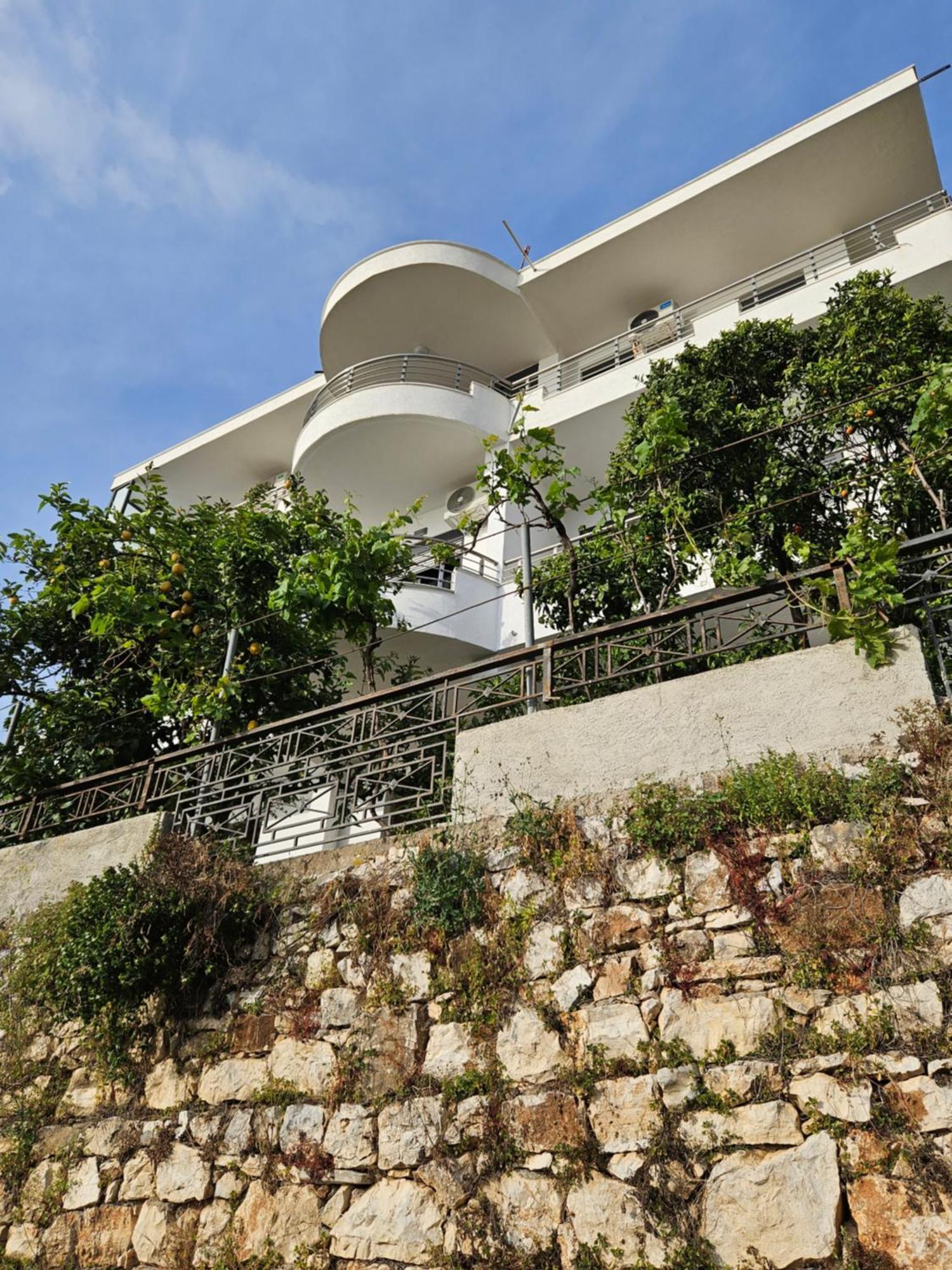 Nora'S Guesthouse Sarandë エクステリア 写真