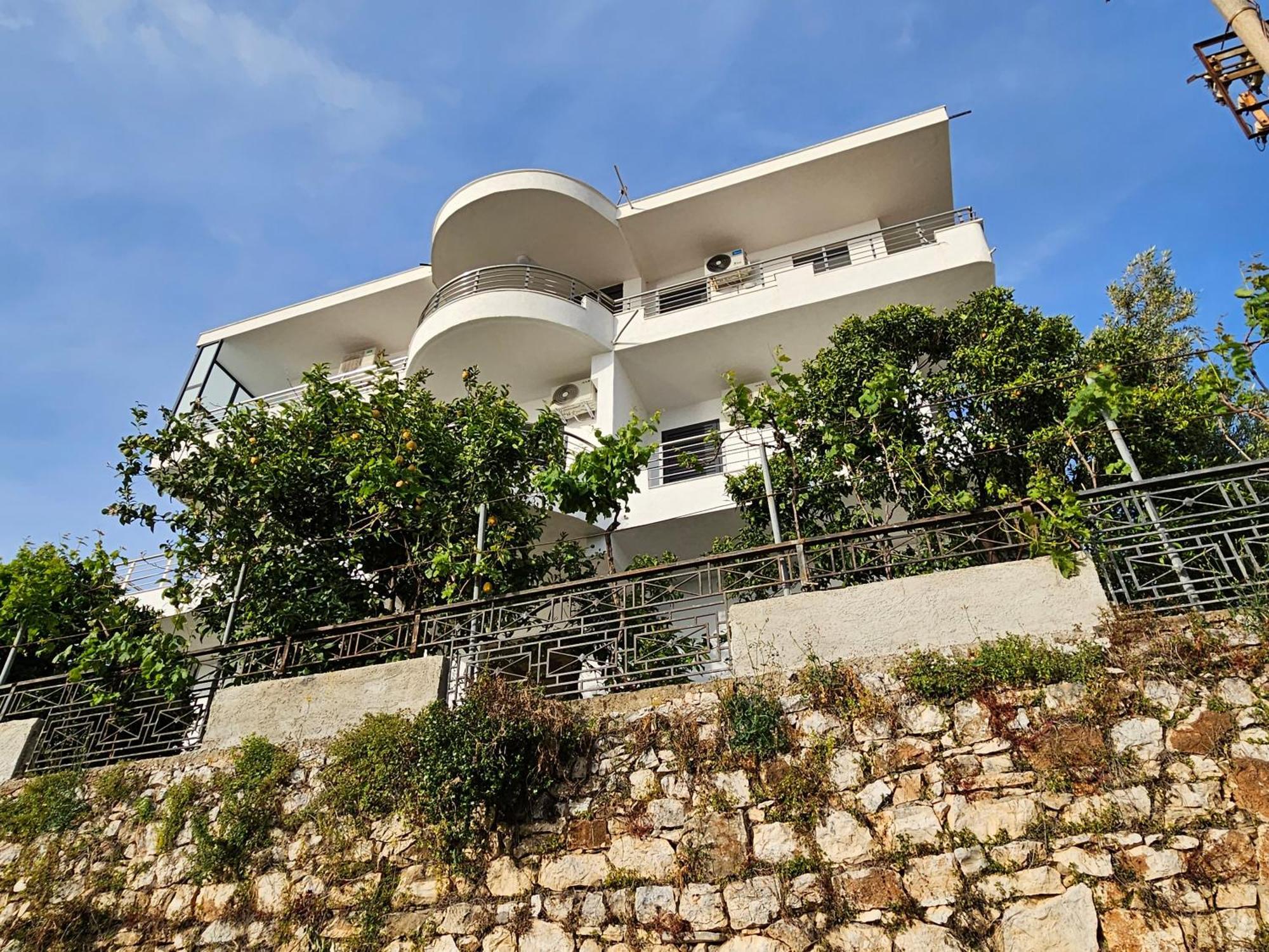Nora'S Guesthouse Sarandë エクステリア 写真