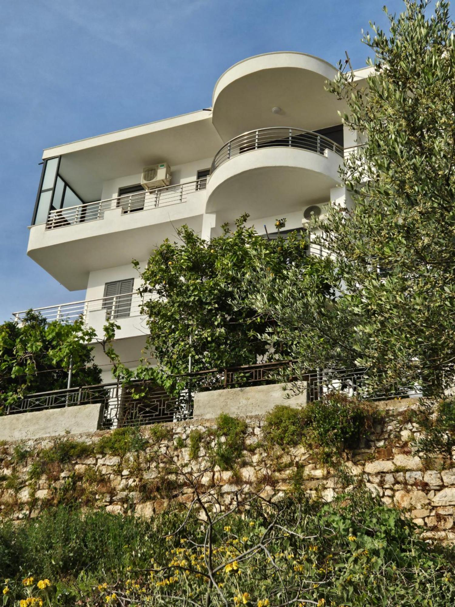 Nora'S Guesthouse Sarandë エクステリア 写真