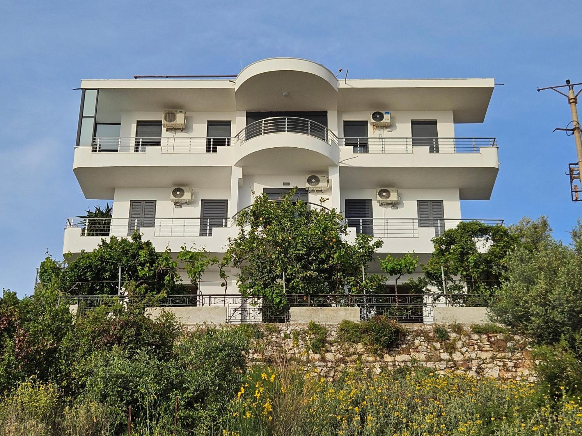 Nora'S Guesthouse Sarandë エクステリア 写真