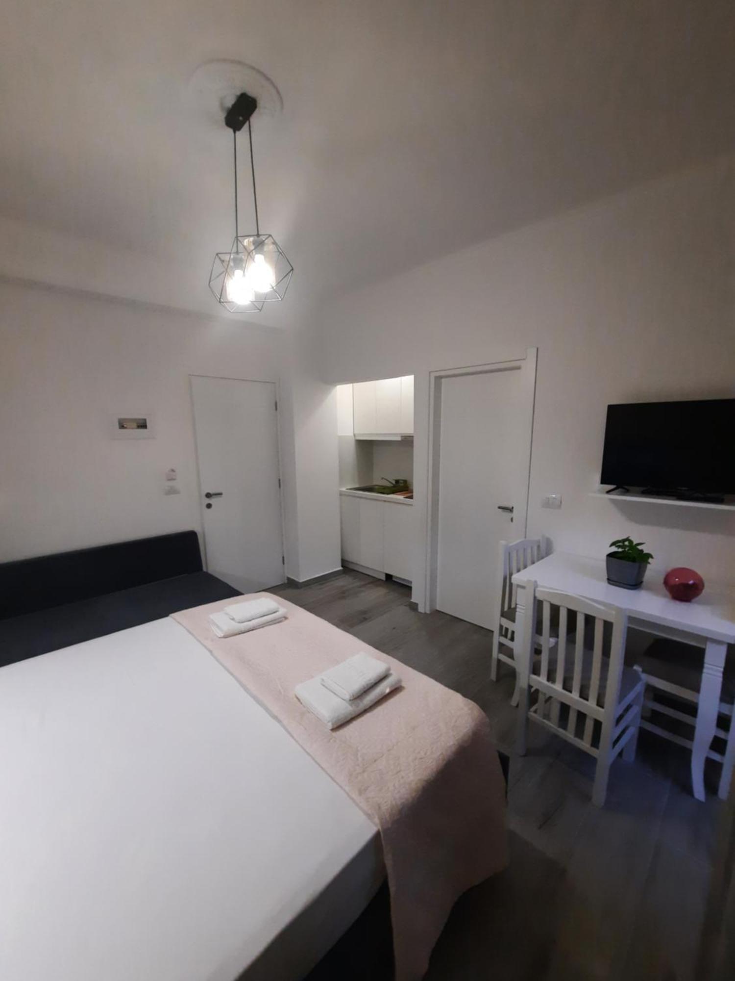 Nora'S Guesthouse Sarandë エクステリア 写真
