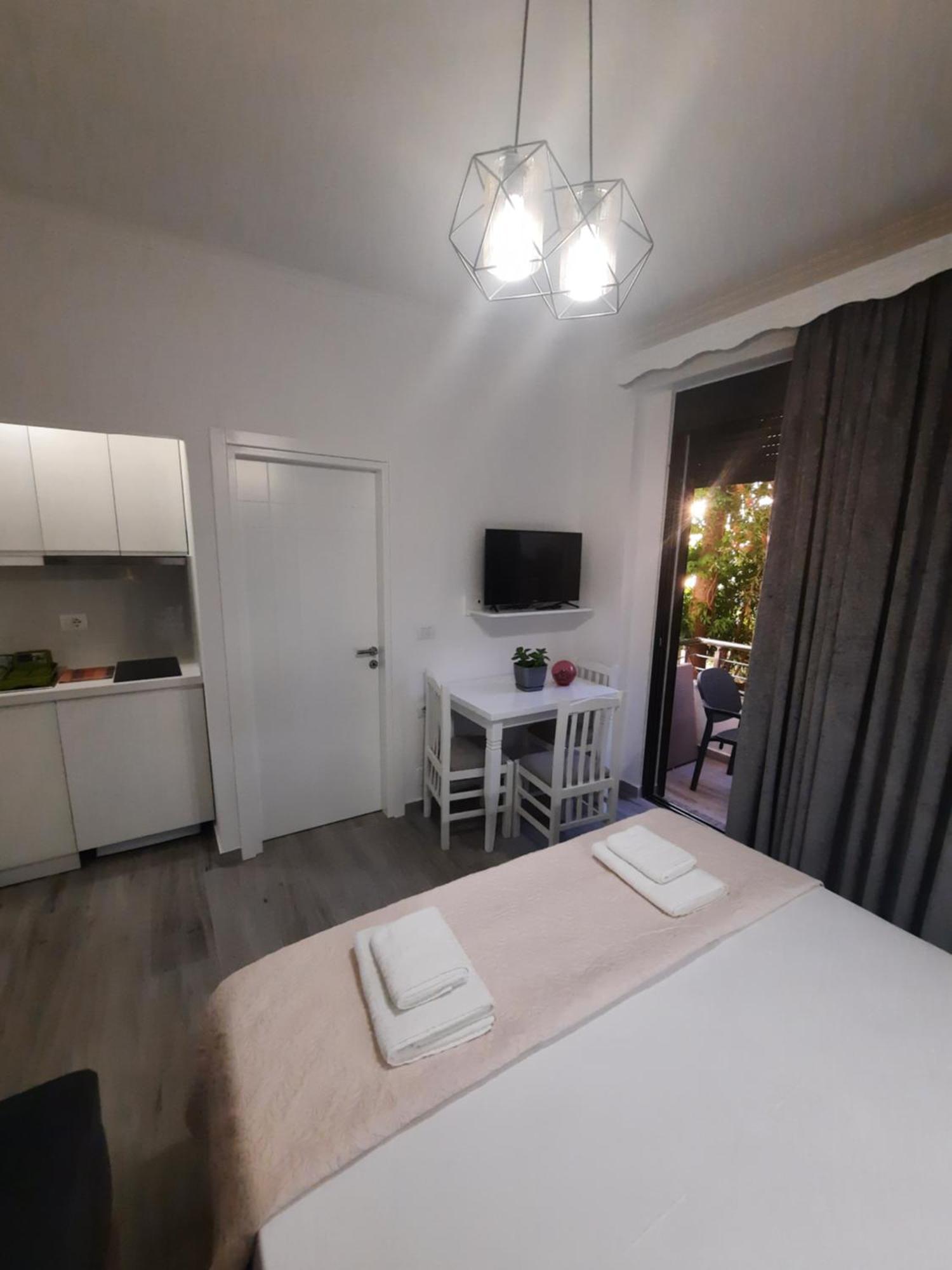 Nora'S Guesthouse Sarandë エクステリア 写真
